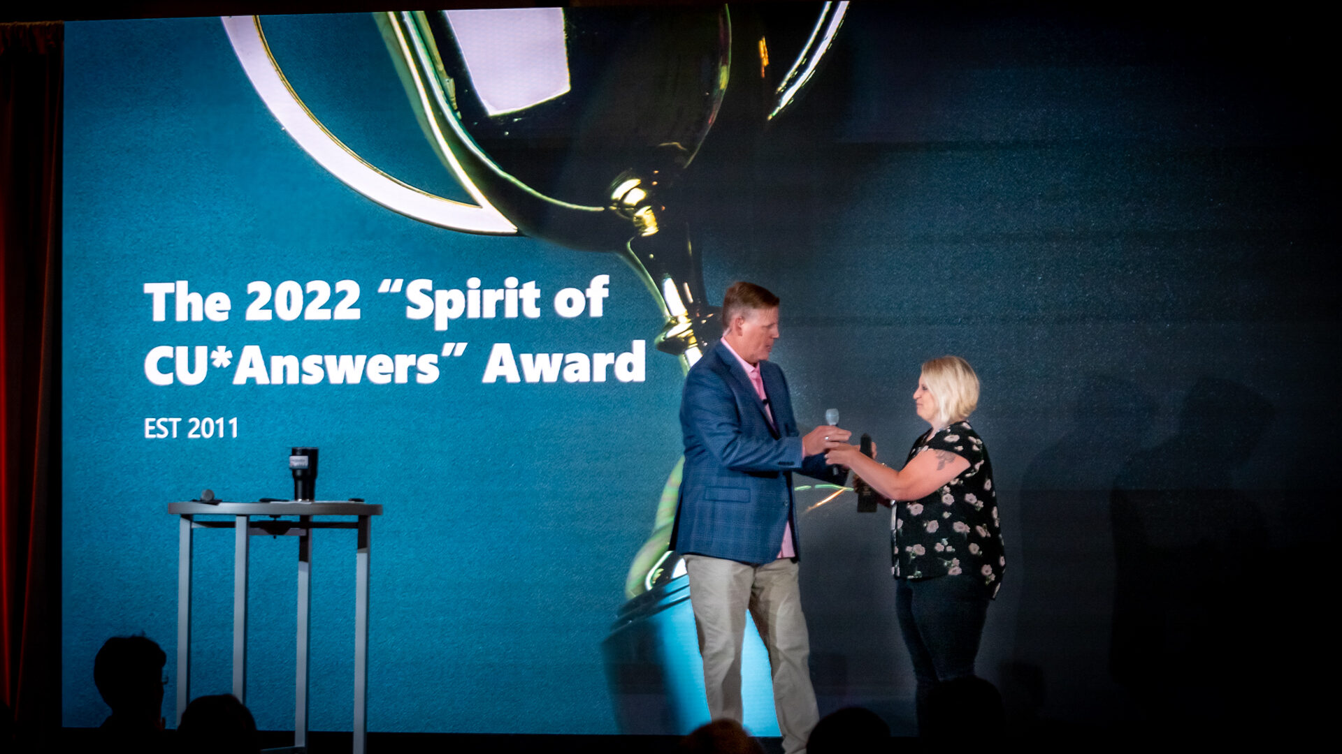CU*Answers CEO Geoff Johnson presents the "Spirit of CU*Answers" Award to Vizo Financial's Charnell Etzweiler.